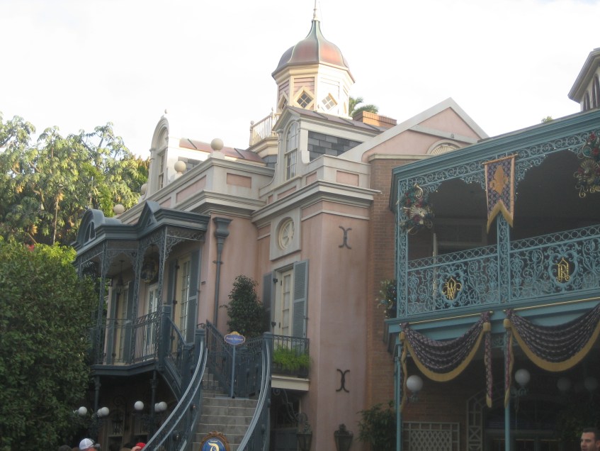 The former Disney Gallery, proposed apartment for Walt and Roy, turned Dream Suite Disneyland
