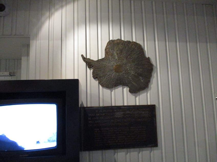 Antarctica map and declaration