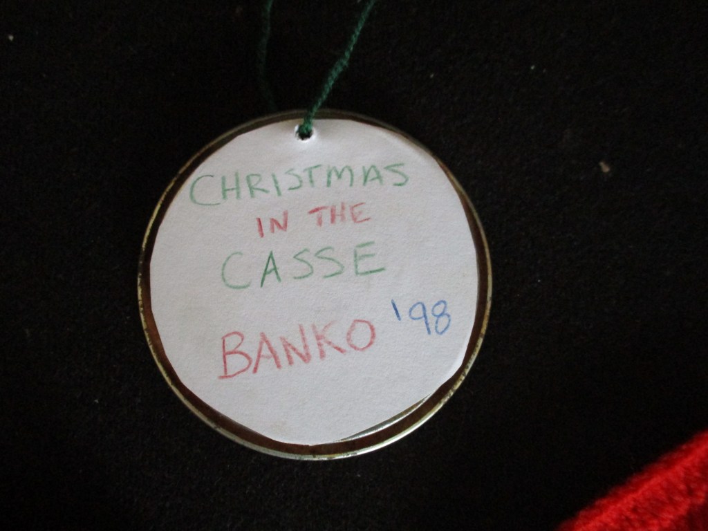 Christams in the Hut ornament made from Nesquik lid